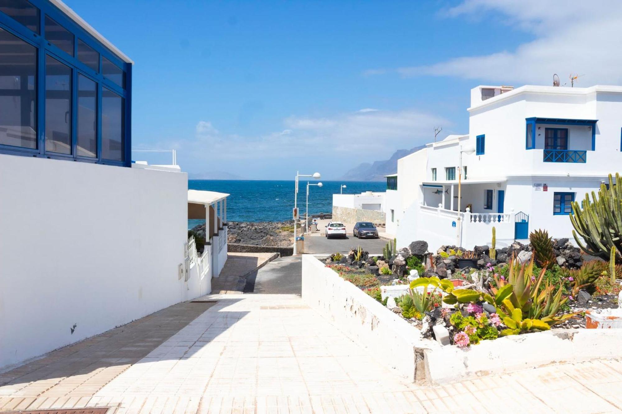 Hotel Casa Bianca Caleta De Famara Extérieur photo