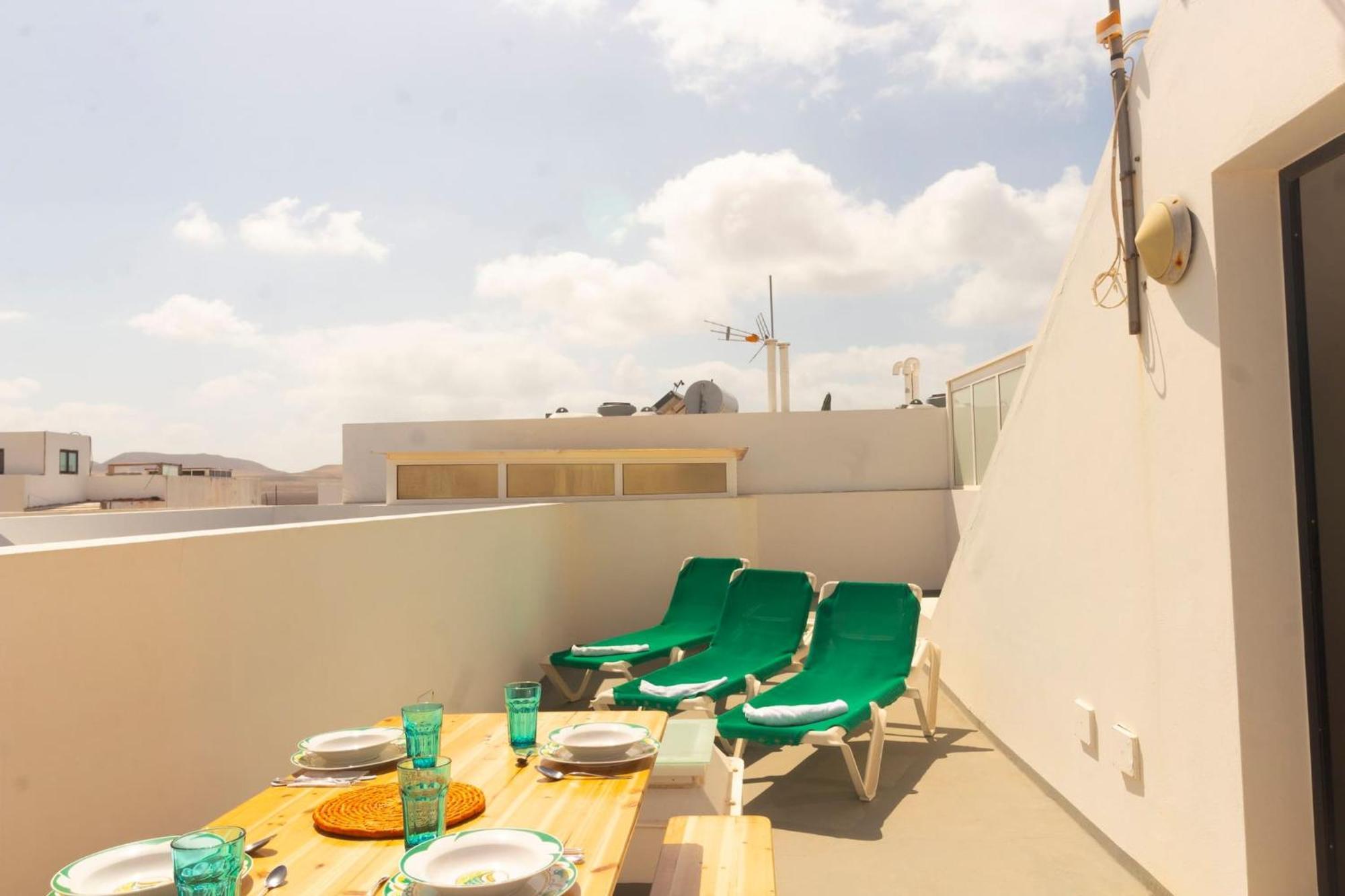 Hotel Casa Bianca Caleta De Famara Extérieur photo